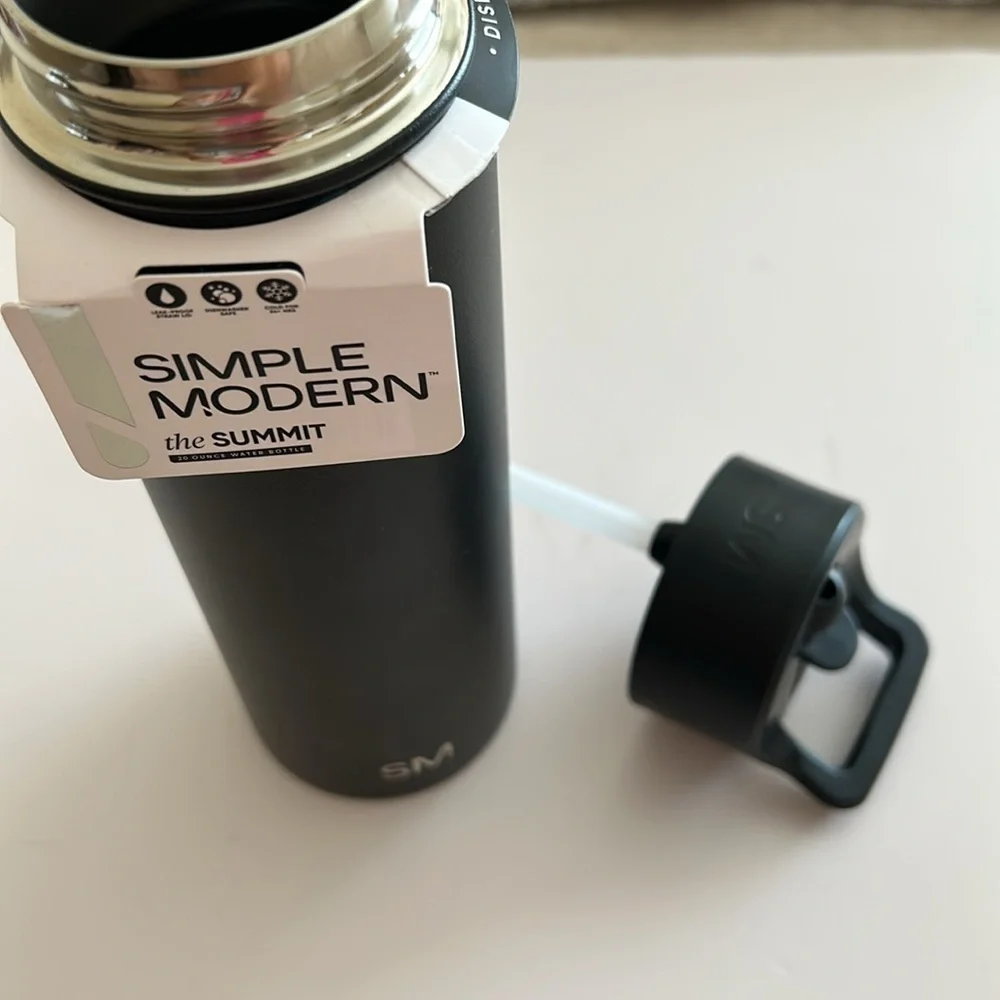 Simple Modern Black Water Bottle BRAND NEW